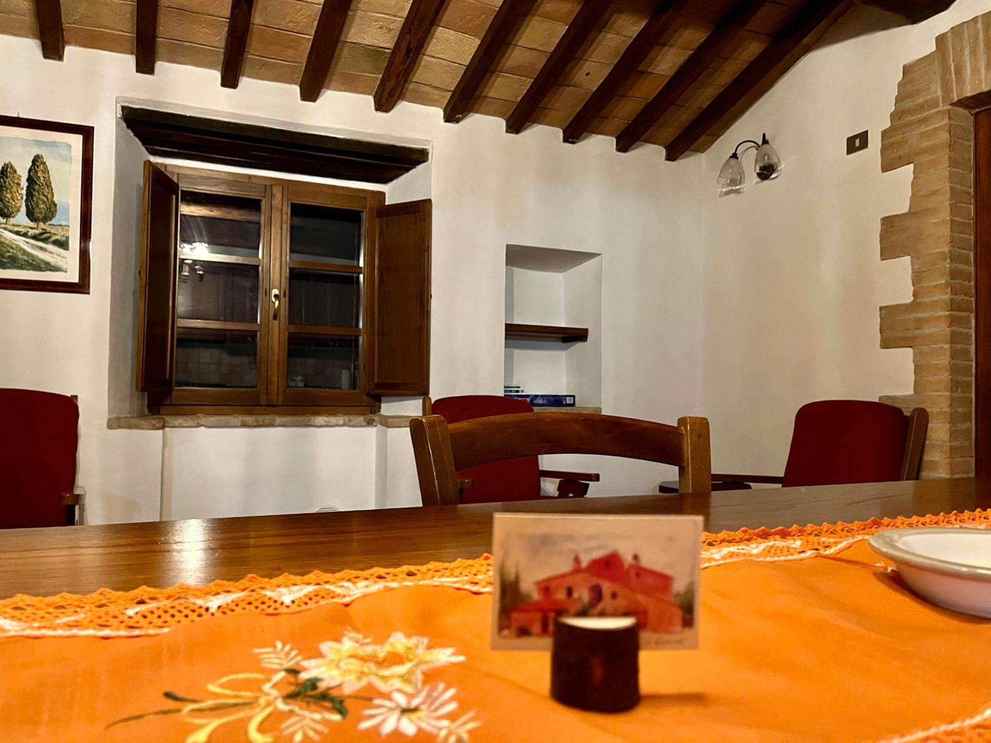 Agriturismo Le Querciole In Val D'Orcia Bagno Vignoni Bilik gambar